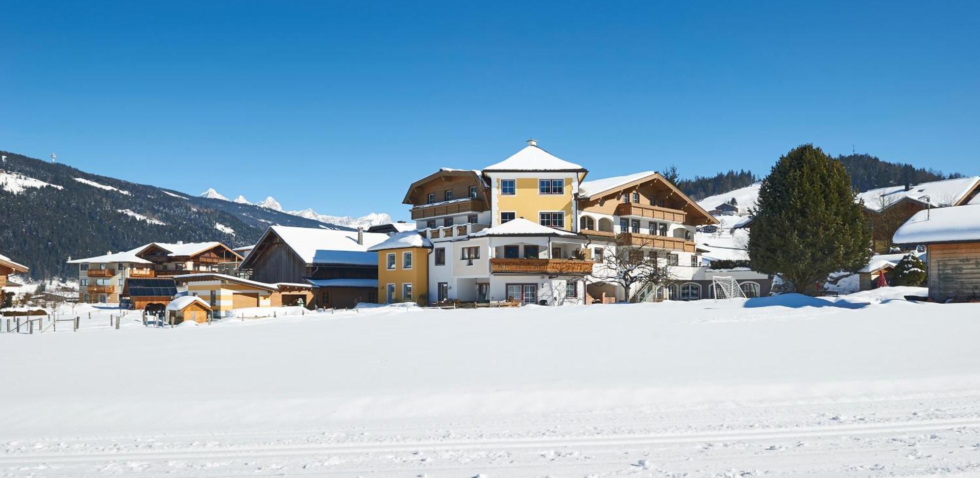 Landhotel Hubengut Bed And Breakfast Radstadt Exterior photo