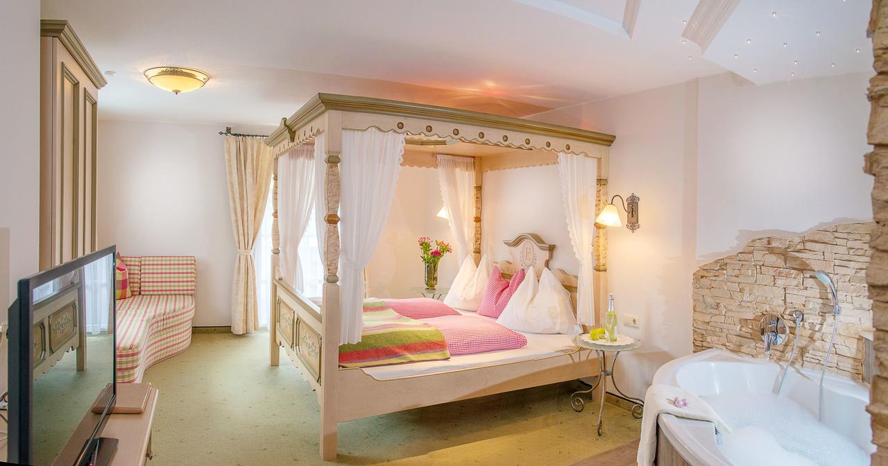 Landhotel Hubengut Bed And Breakfast Radstadt Exterior photo